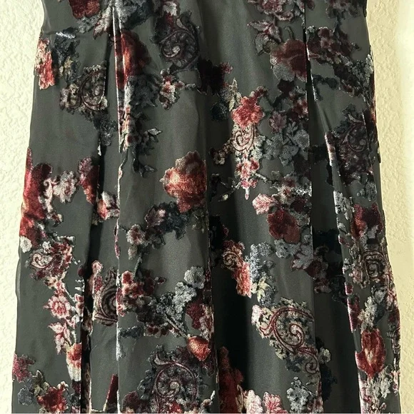 White House Black Market Black Floral Velvet 90s Inspired Formal Midi Dress - Picture 4 of 13